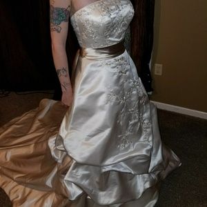 Oleg Cassini wedding dress